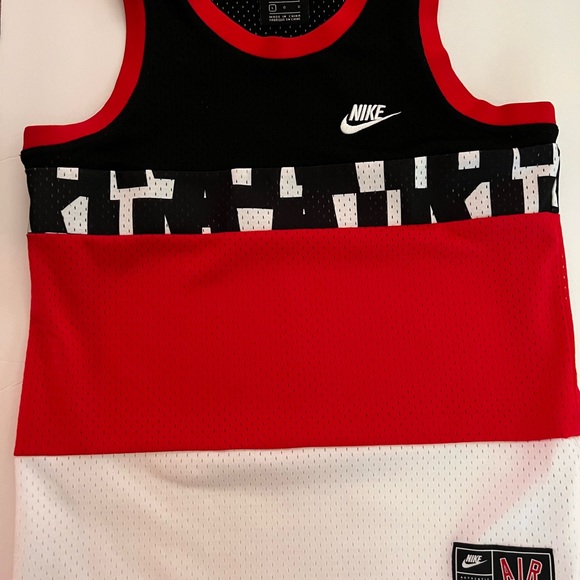 Boy’s used Nike basketball jersey - Picture 2 of 3